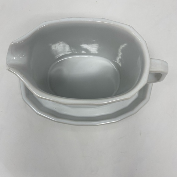 Vintage Gravy Boat & Saucer - Picture 2 of 6